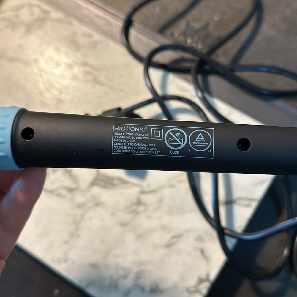 Bio Ionic OnePass oval curling iron - Picture 8 of 16